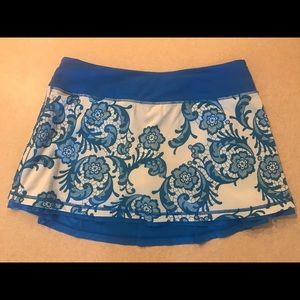 EUC Lululemon tennis skirt size 8
